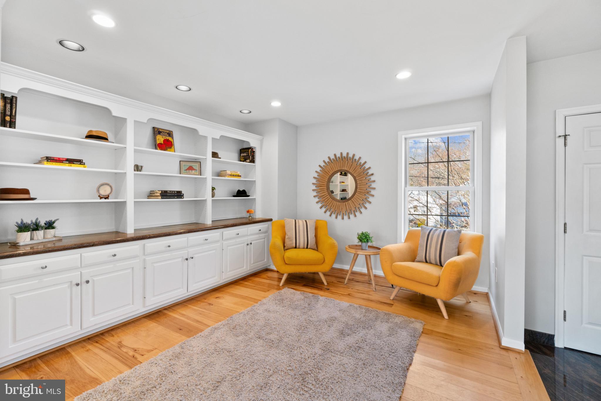 ANNAPOLIS ROADS - Residential