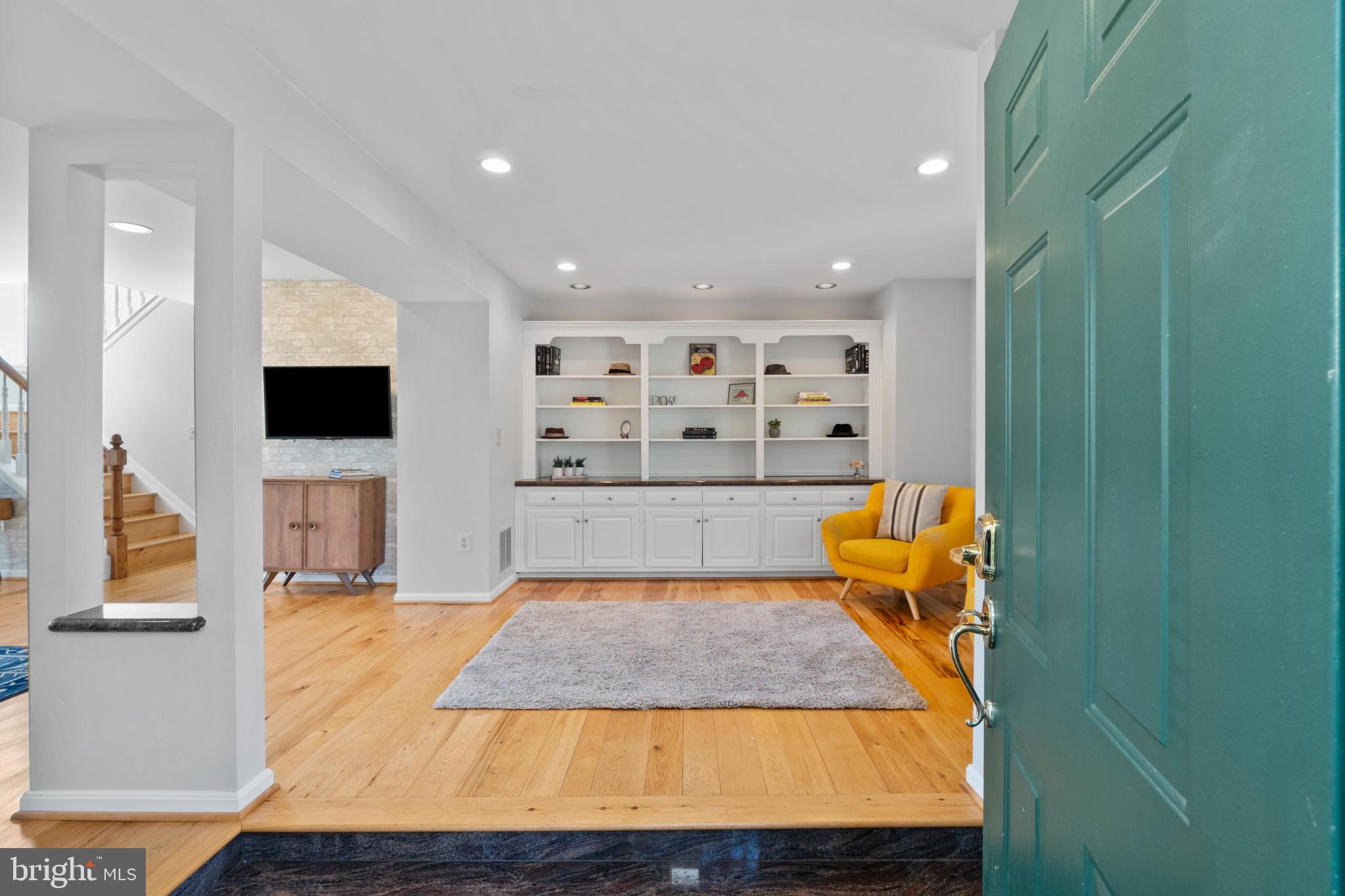 ANNAPOLIS ROADS - Residential