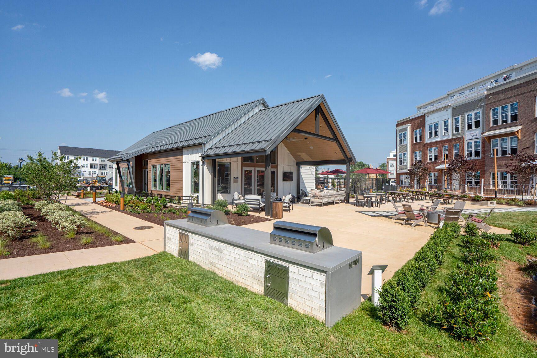 FARMSTEAD DISTRICT - Residential Lease