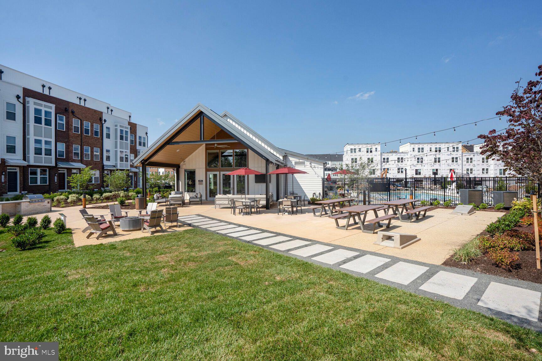 FARMSTEAD DISTRICT - Residential Lease