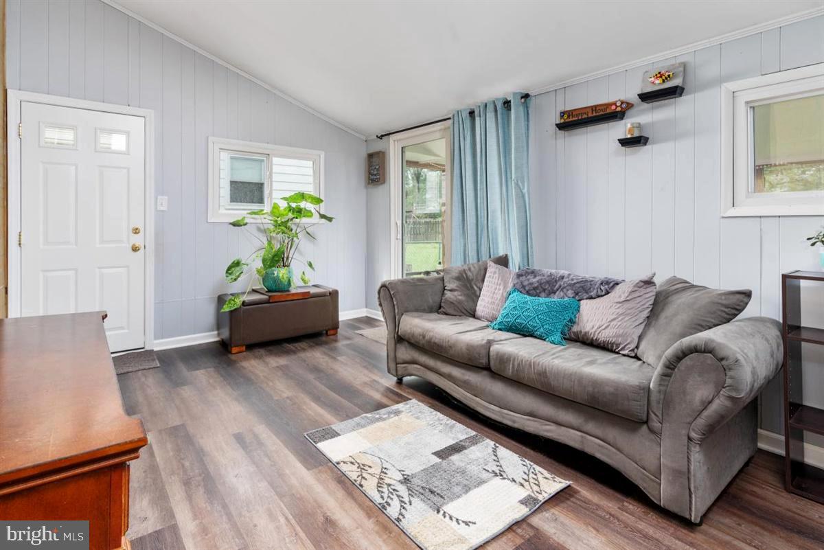 MUNROE GARDENS - Residential