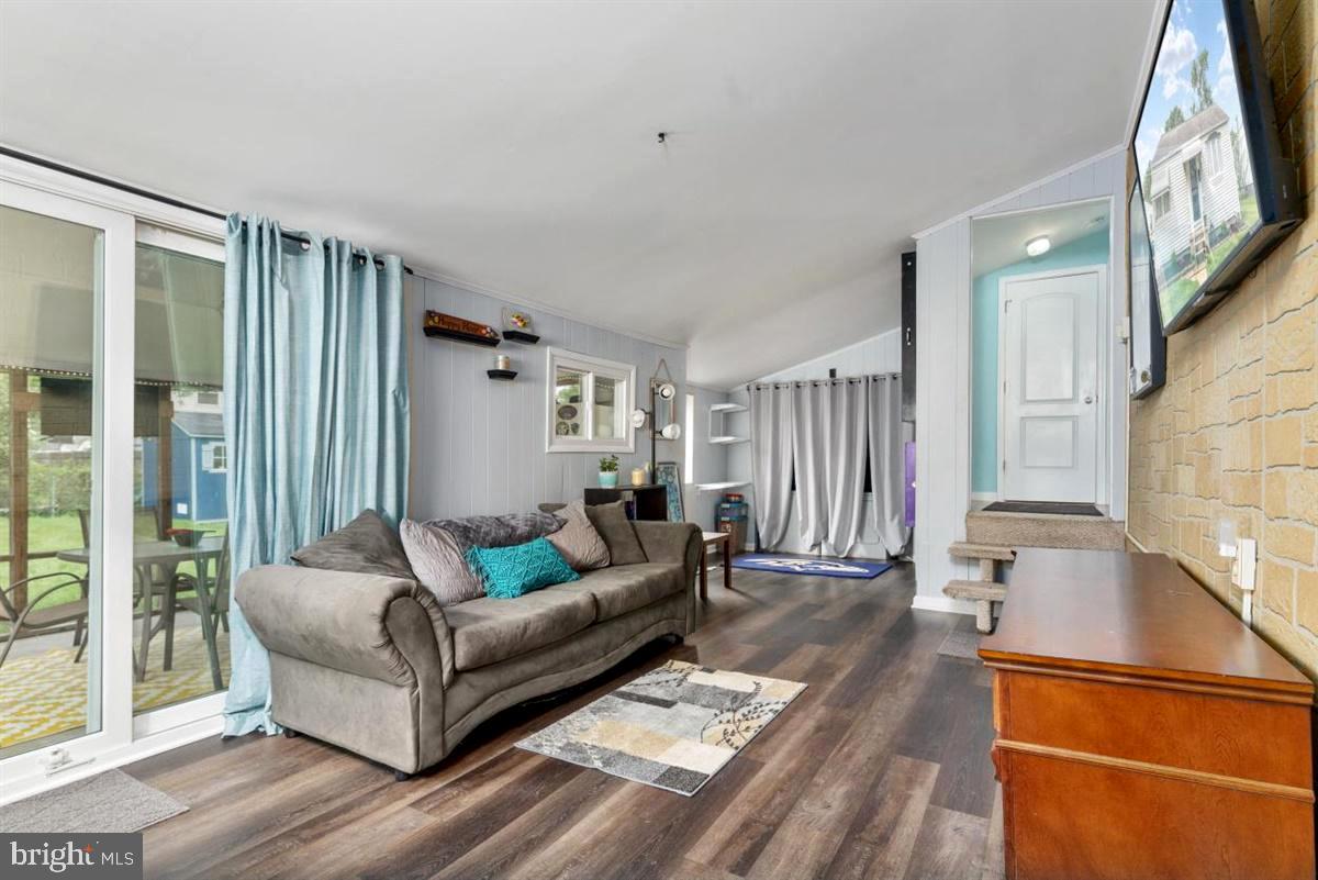 MUNROE GARDENS - Residential