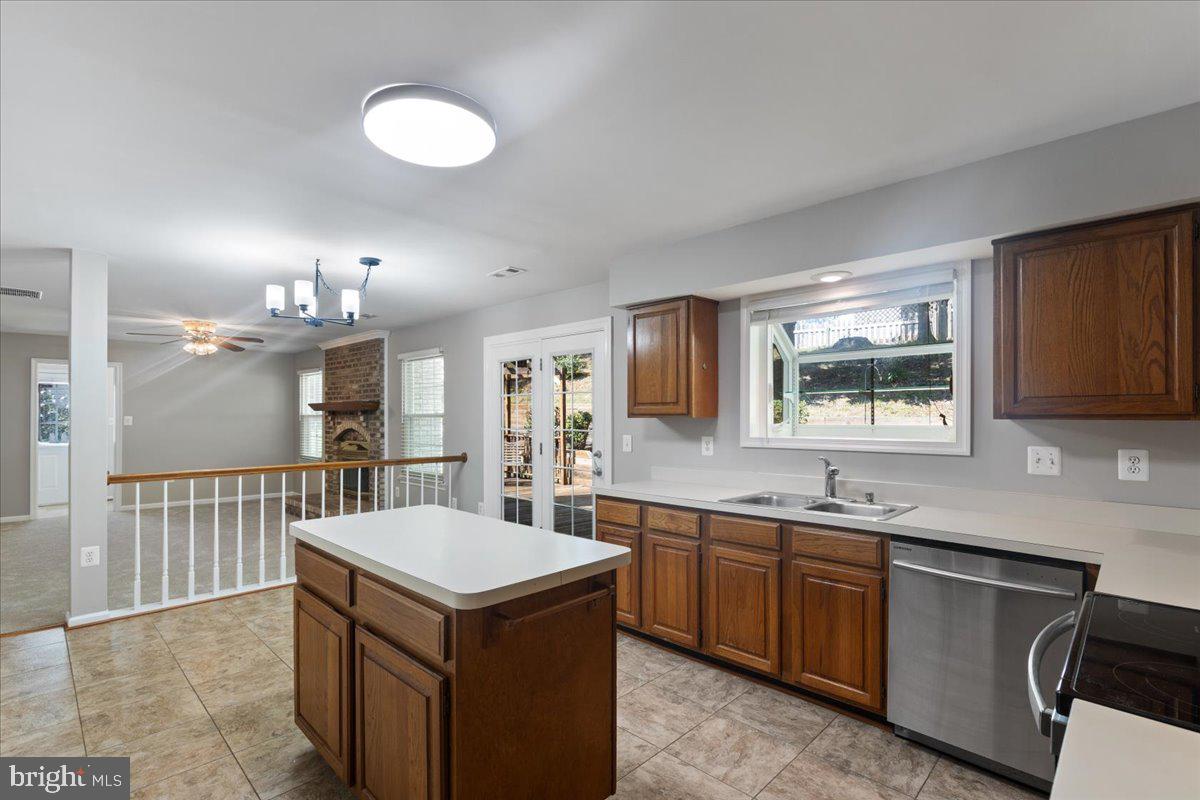 LAKE RIDGE - Residential