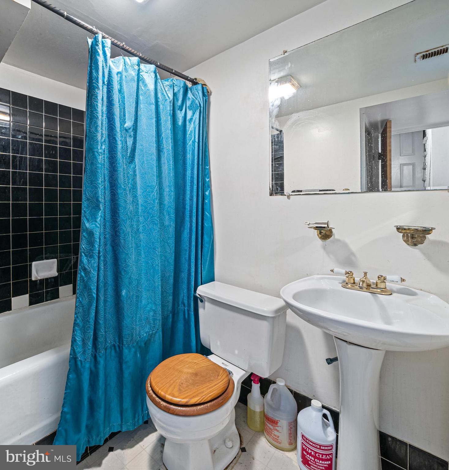 SPRING BRANCH ESTATES - Residential