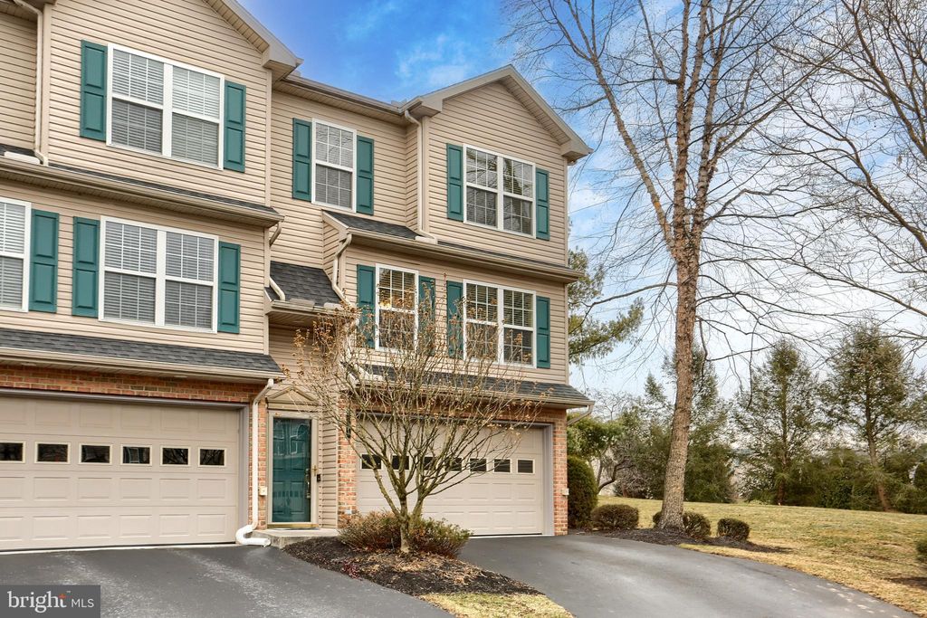 Photo of 568 Meadowcroft Cir, MECHANICSBURG, PA 17055 (MLS # PACB2049938)