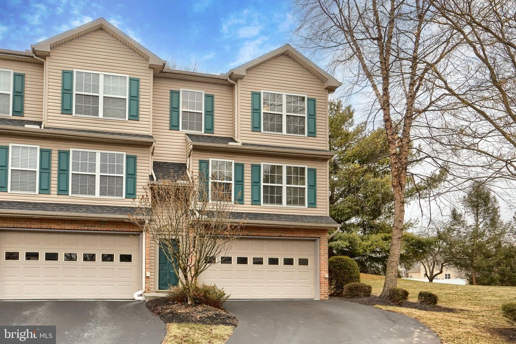 Photo of 568 Meadowcroft Cir, MECHANICSBURG, PA 17055 (MLS # PACB2049938)