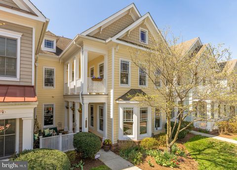Townhouse For Sale - 2712 Linden Lane<br/> SILVER SPRING, MD 20910