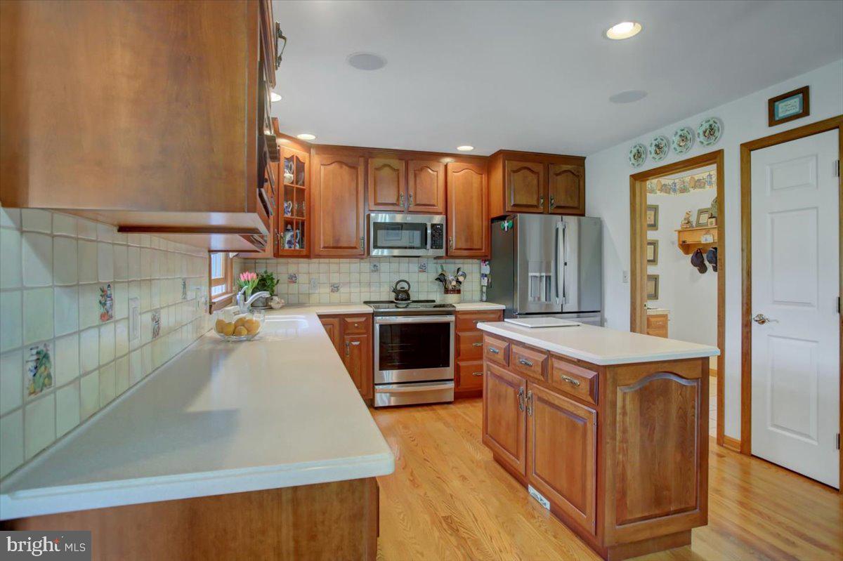 COUNTRY MANOR - Residential