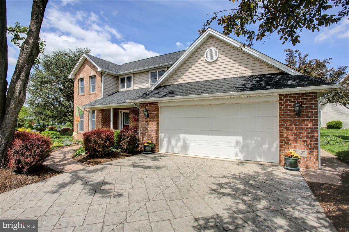 COUNTRY MANOR - Residential