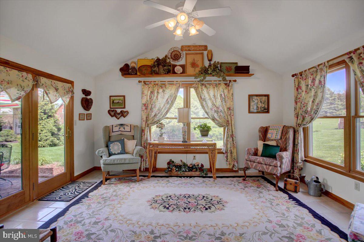 COUNTRY MANOR - Residential