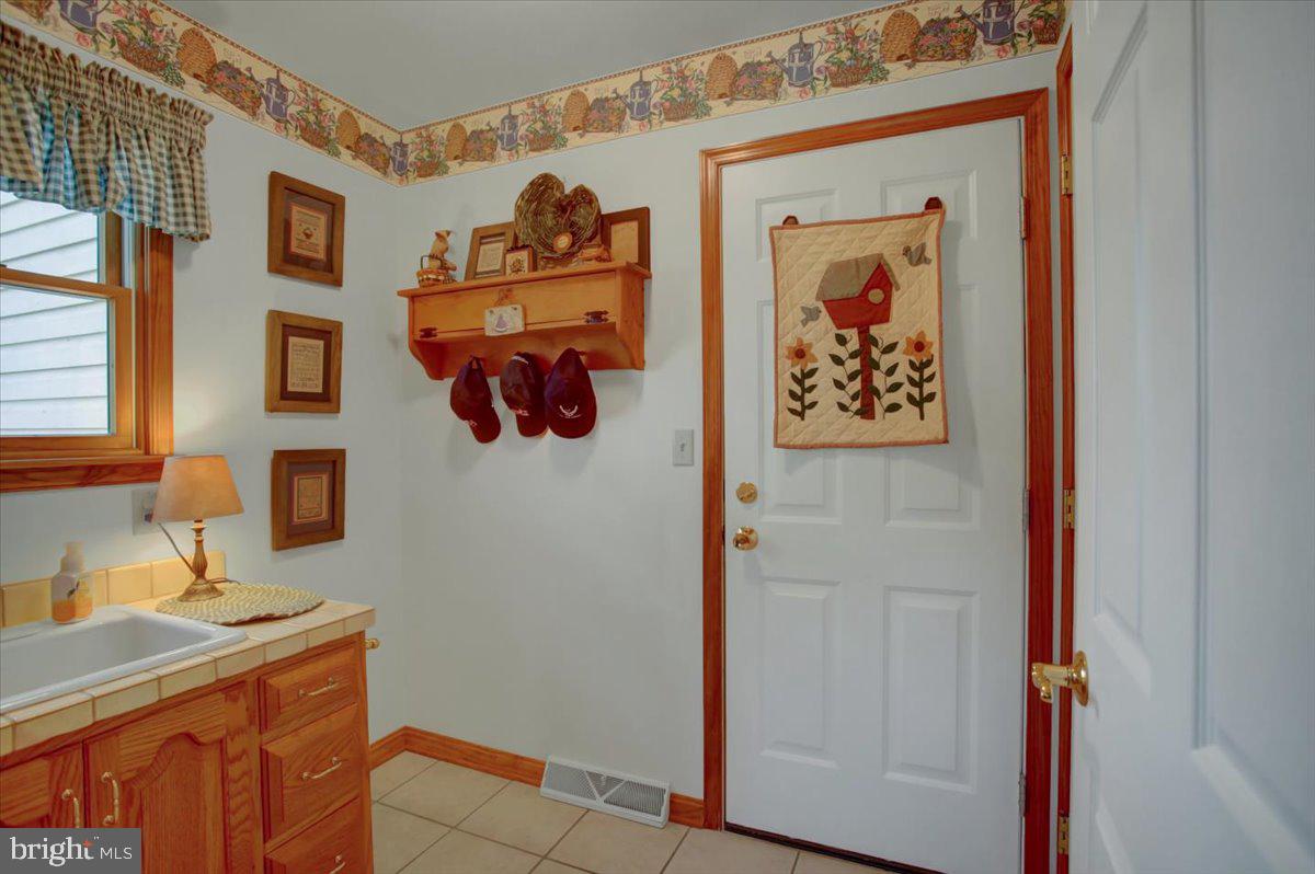 COUNTRY MANOR - Residential