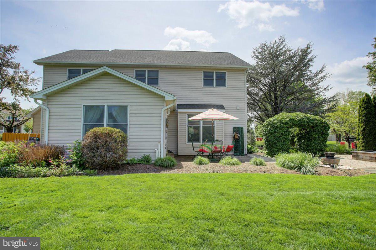 COUNTRY MANOR - Residential