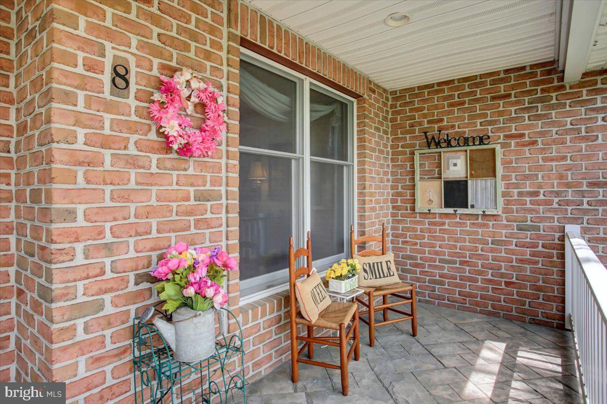 COUNTRY MANOR - Residential