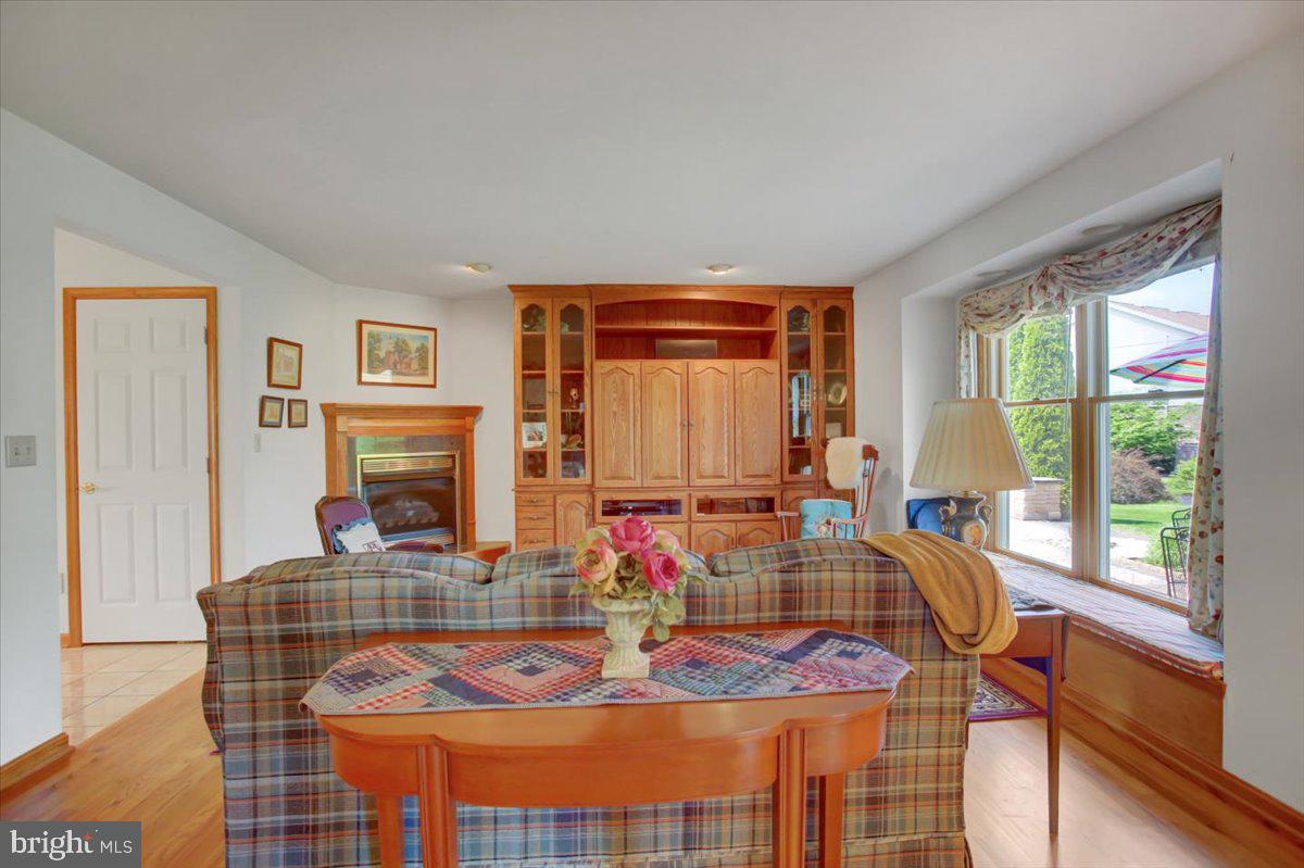 COUNTRY MANOR - Residential