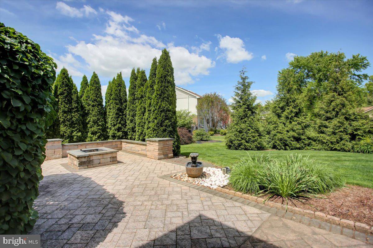 COUNTRY MANOR - Residential