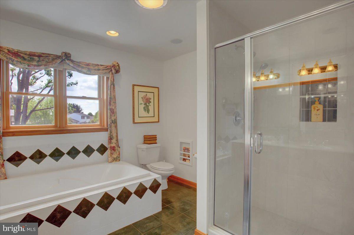 COUNTRY MANOR - Residential