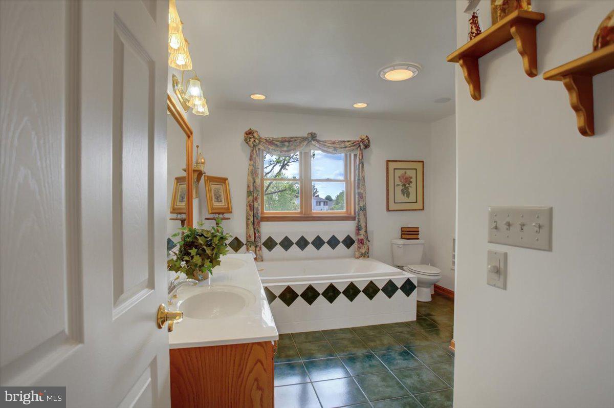 COUNTRY MANOR - Residential