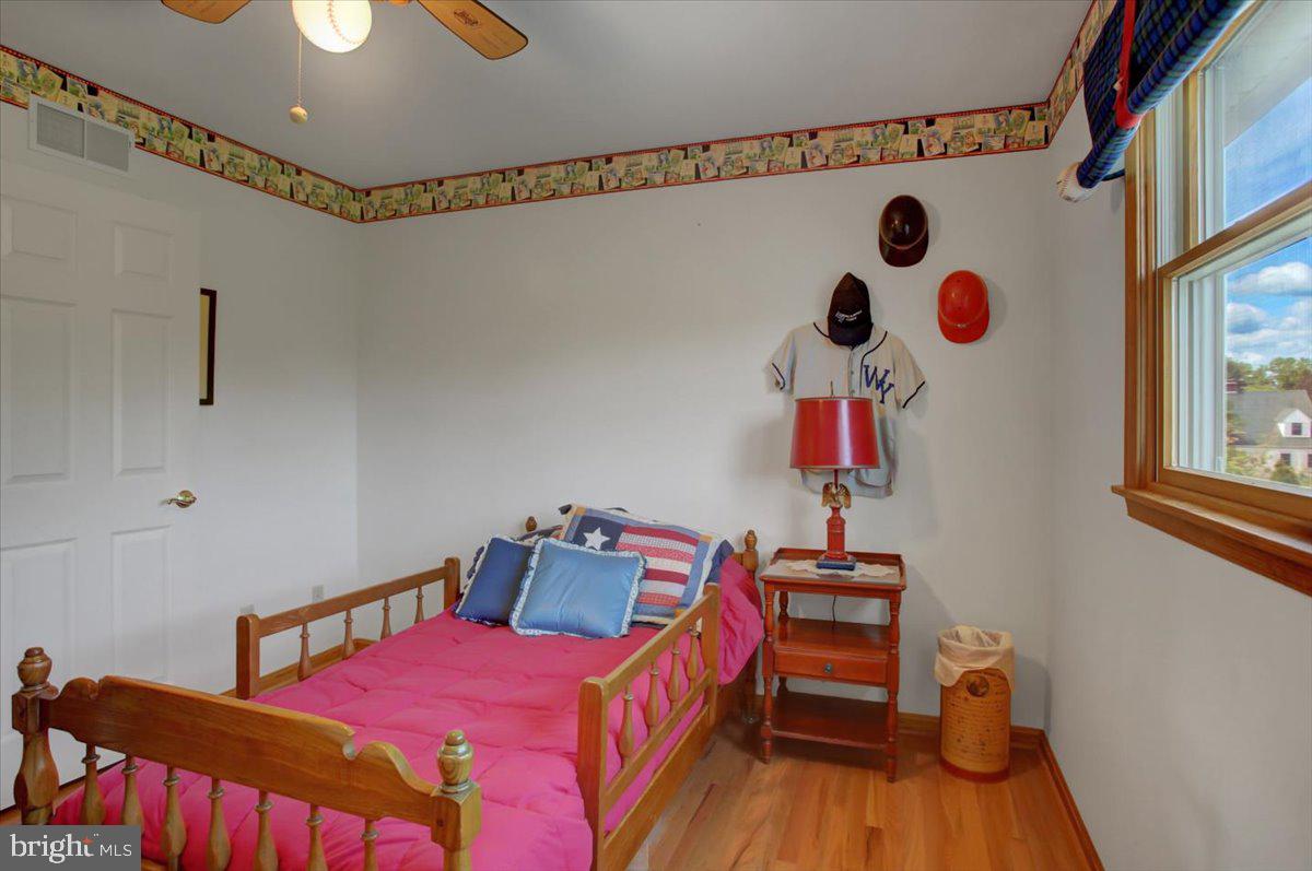 COUNTRY MANOR - Residential