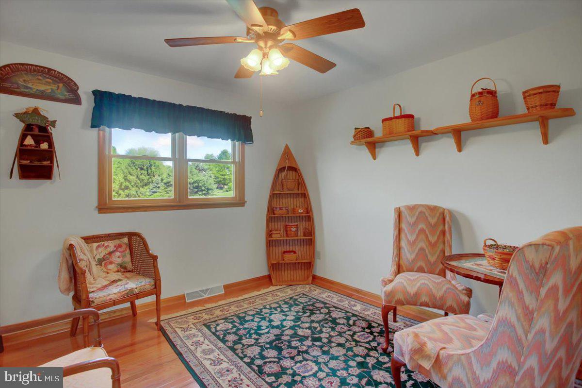 COUNTRY MANOR - Residential