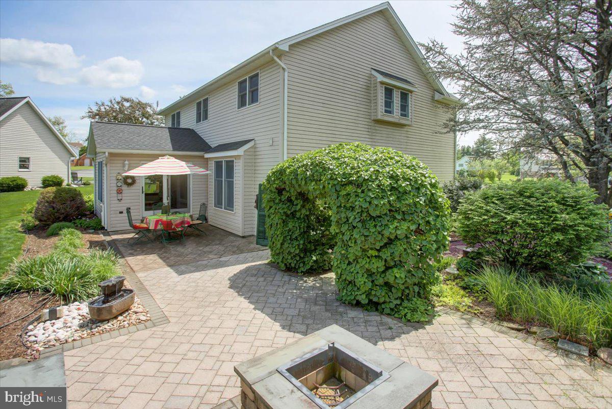 COUNTRY MANOR - Residential