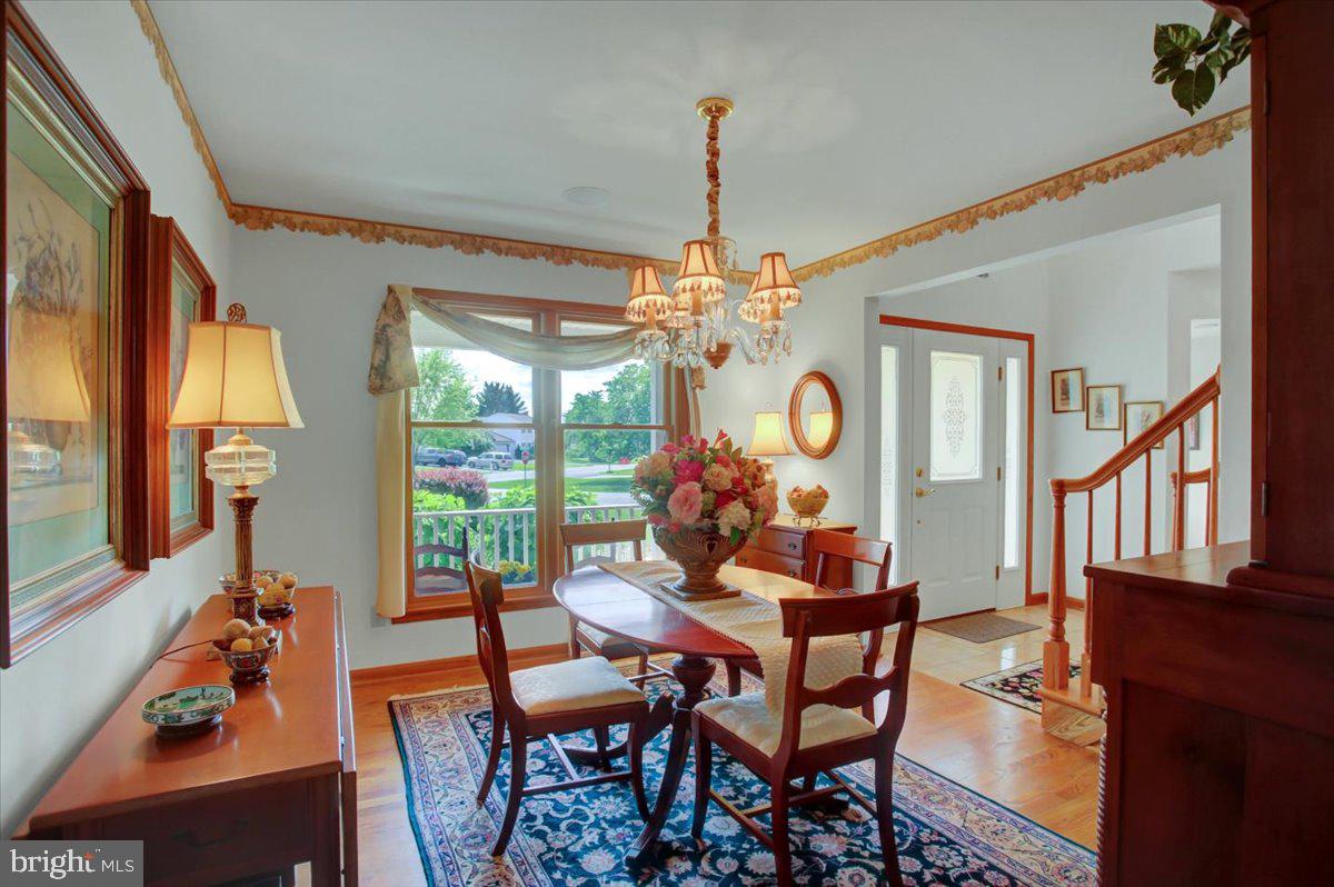 COUNTRY MANOR - Residential