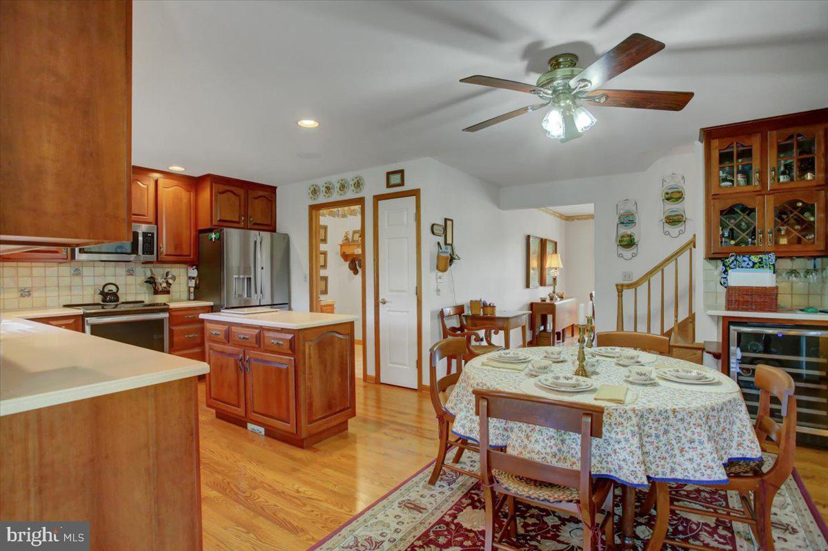 COUNTRY MANOR - Residential