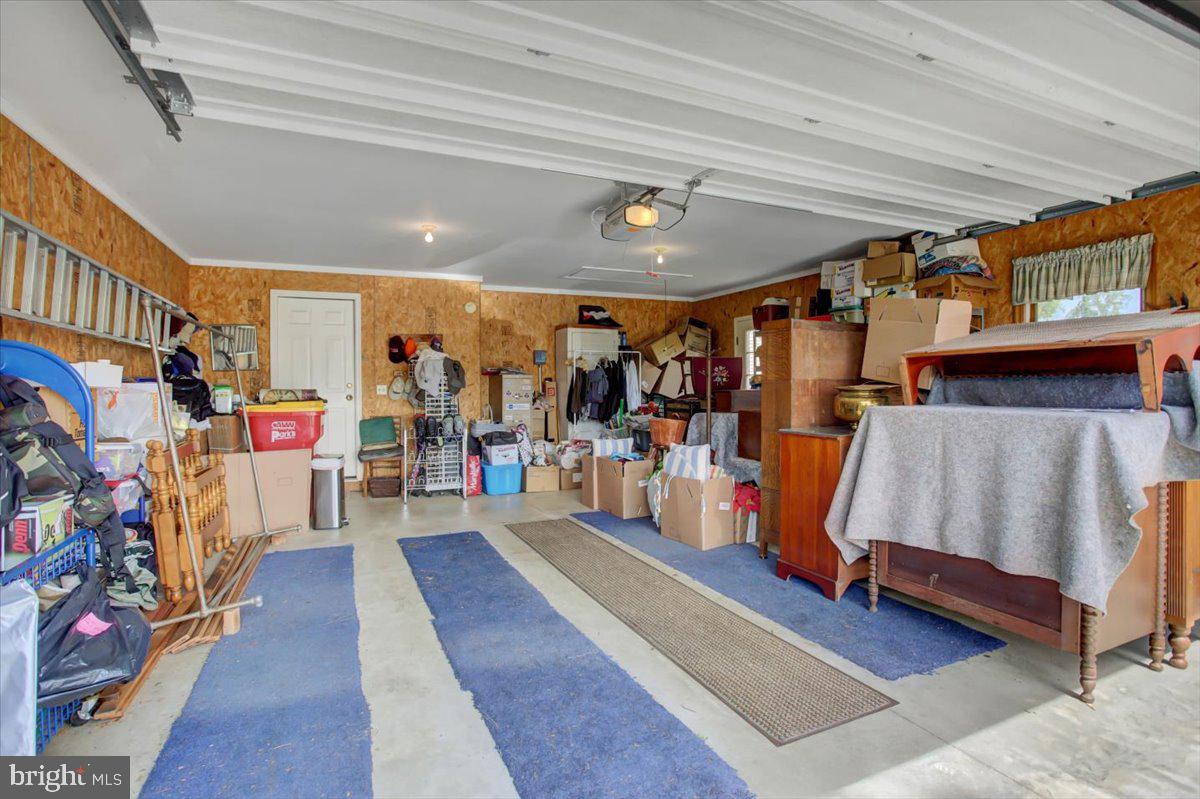 COUNTRY MANOR - Residential