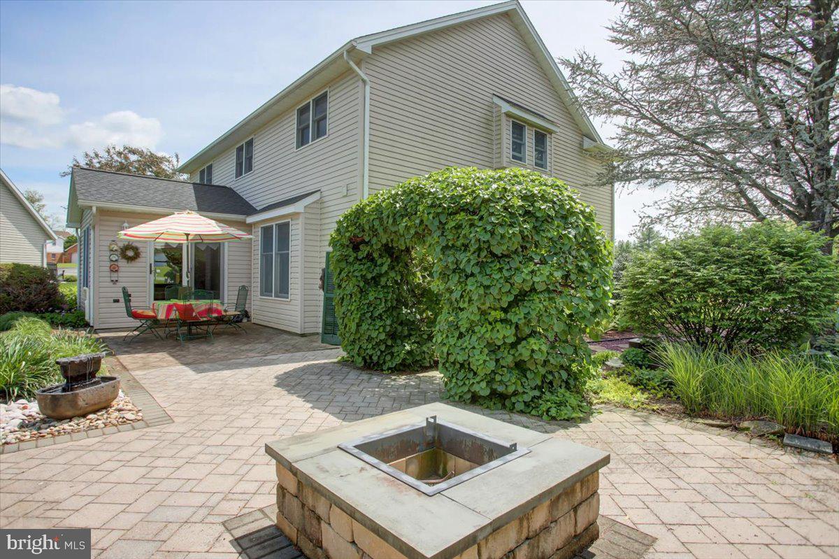 COUNTRY MANOR - Residential