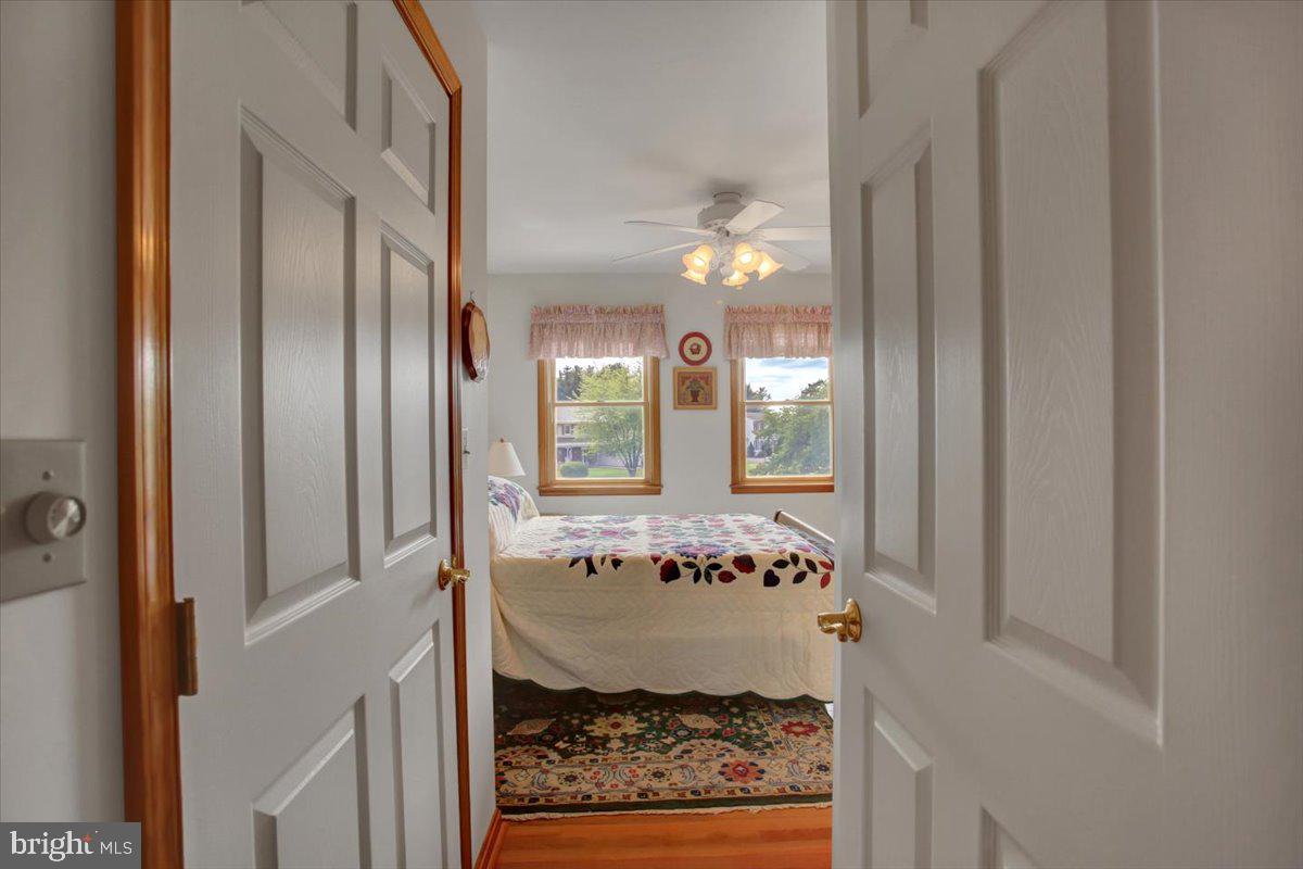 COUNTRY MANOR - Residential