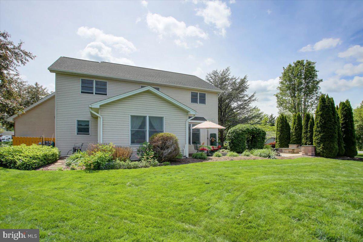 COUNTRY MANOR - Residential