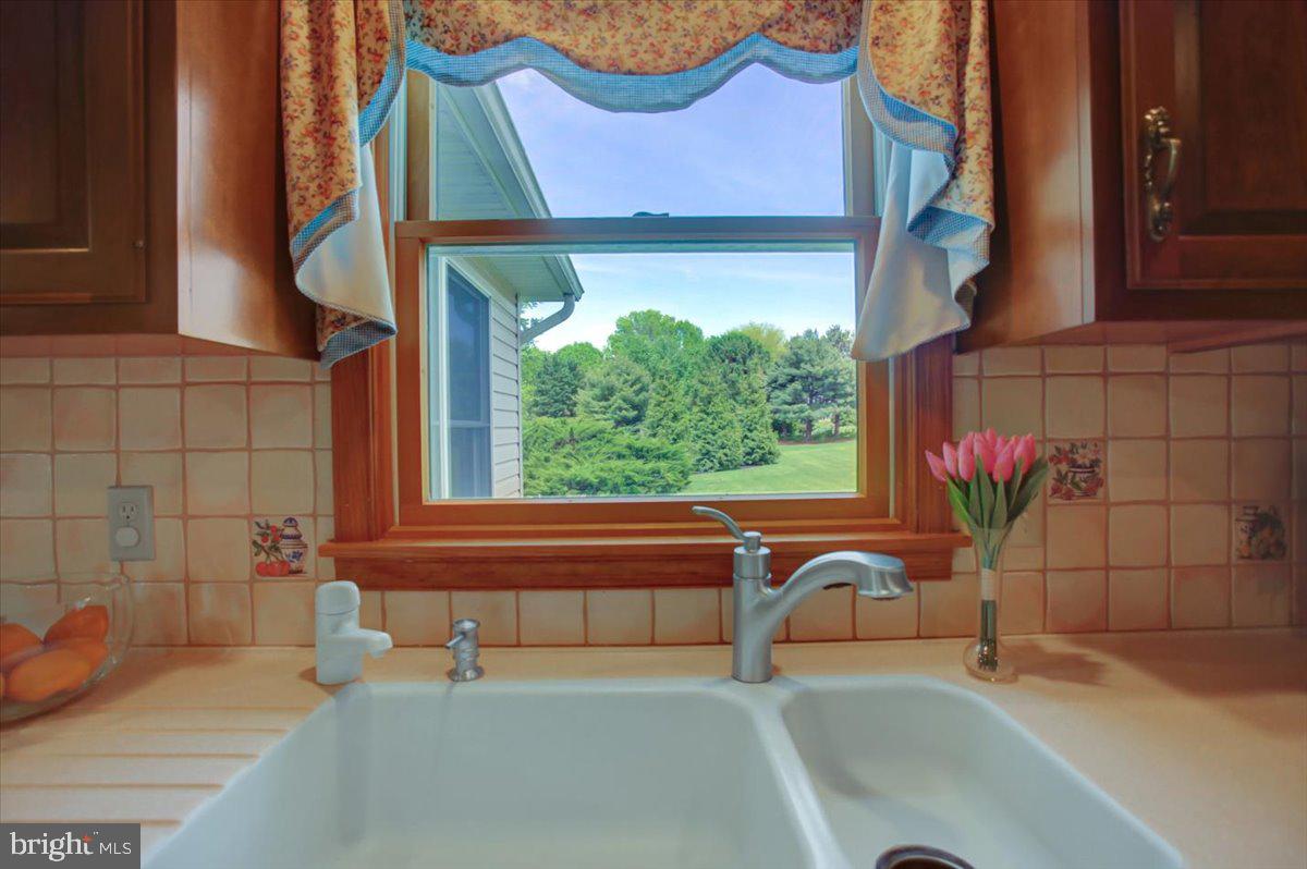 COUNTRY MANOR - Residential