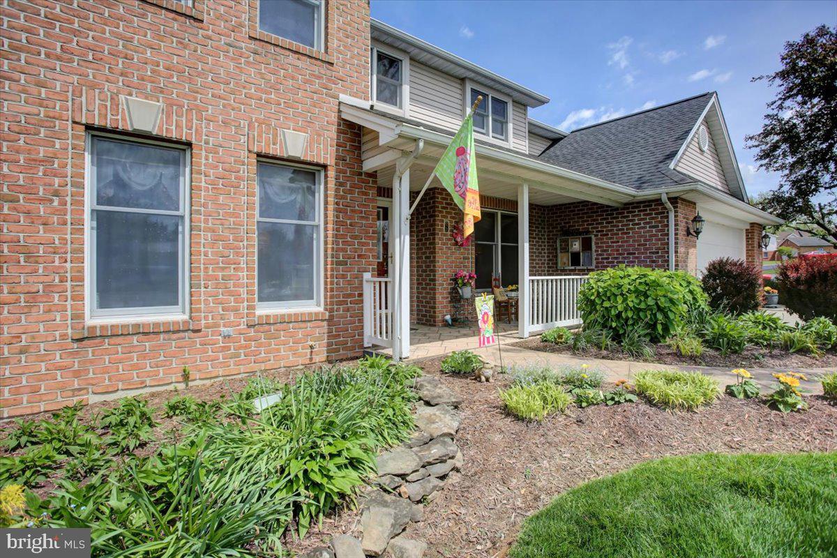 COUNTRY MANOR - Residential