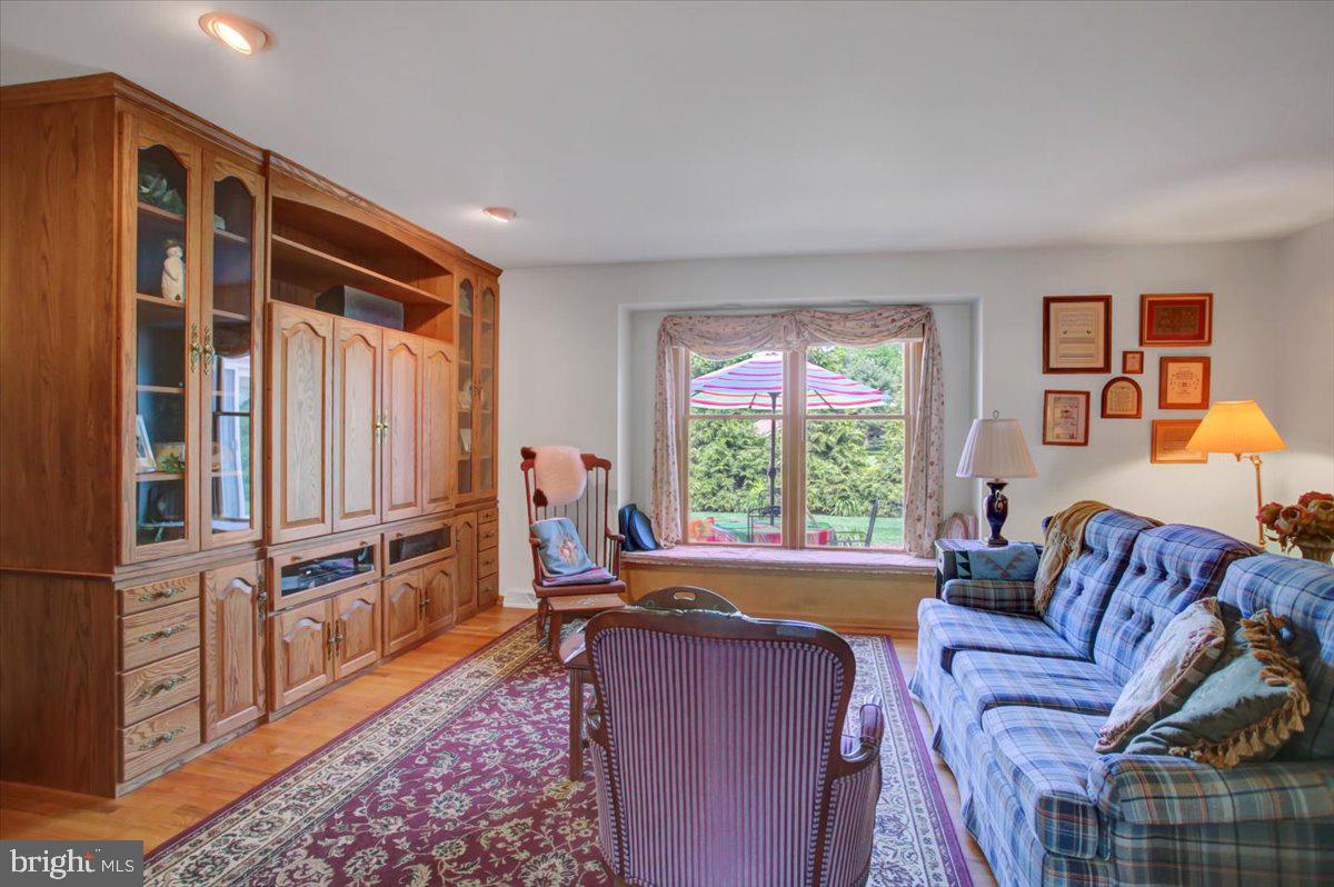 COUNTRY MANOR - Residential