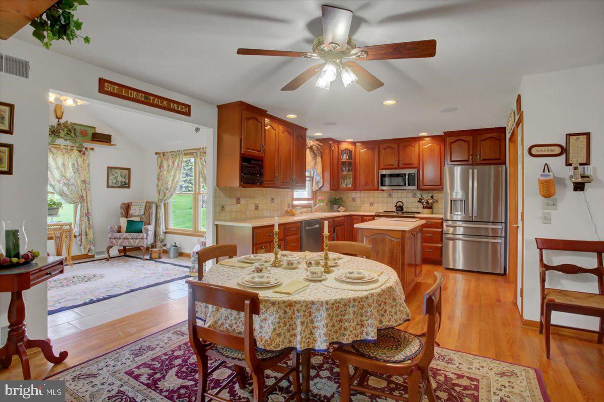 COUNTRY MANOR - Residential