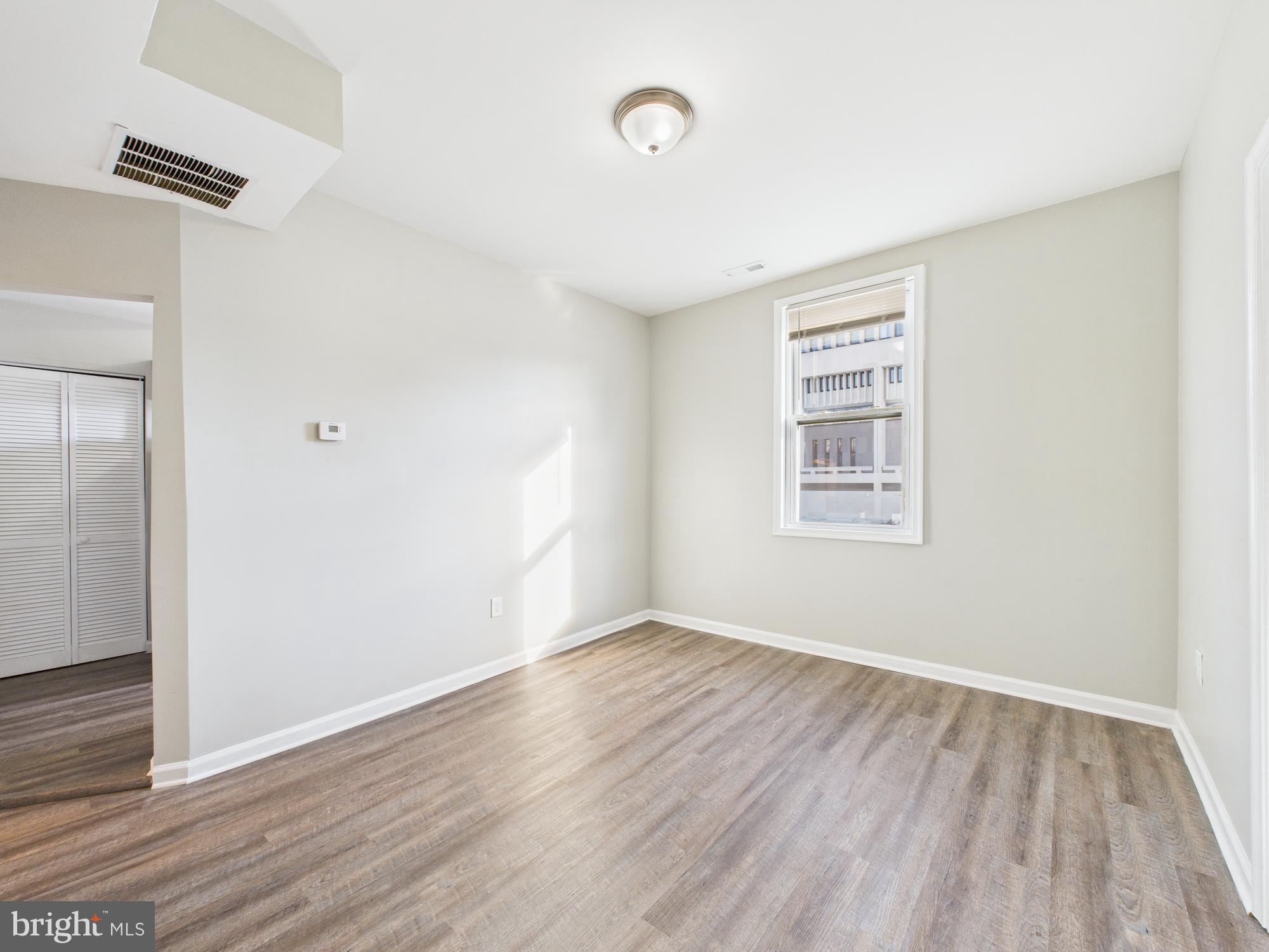 300 W CHESAPEAKE AVENUE W 4