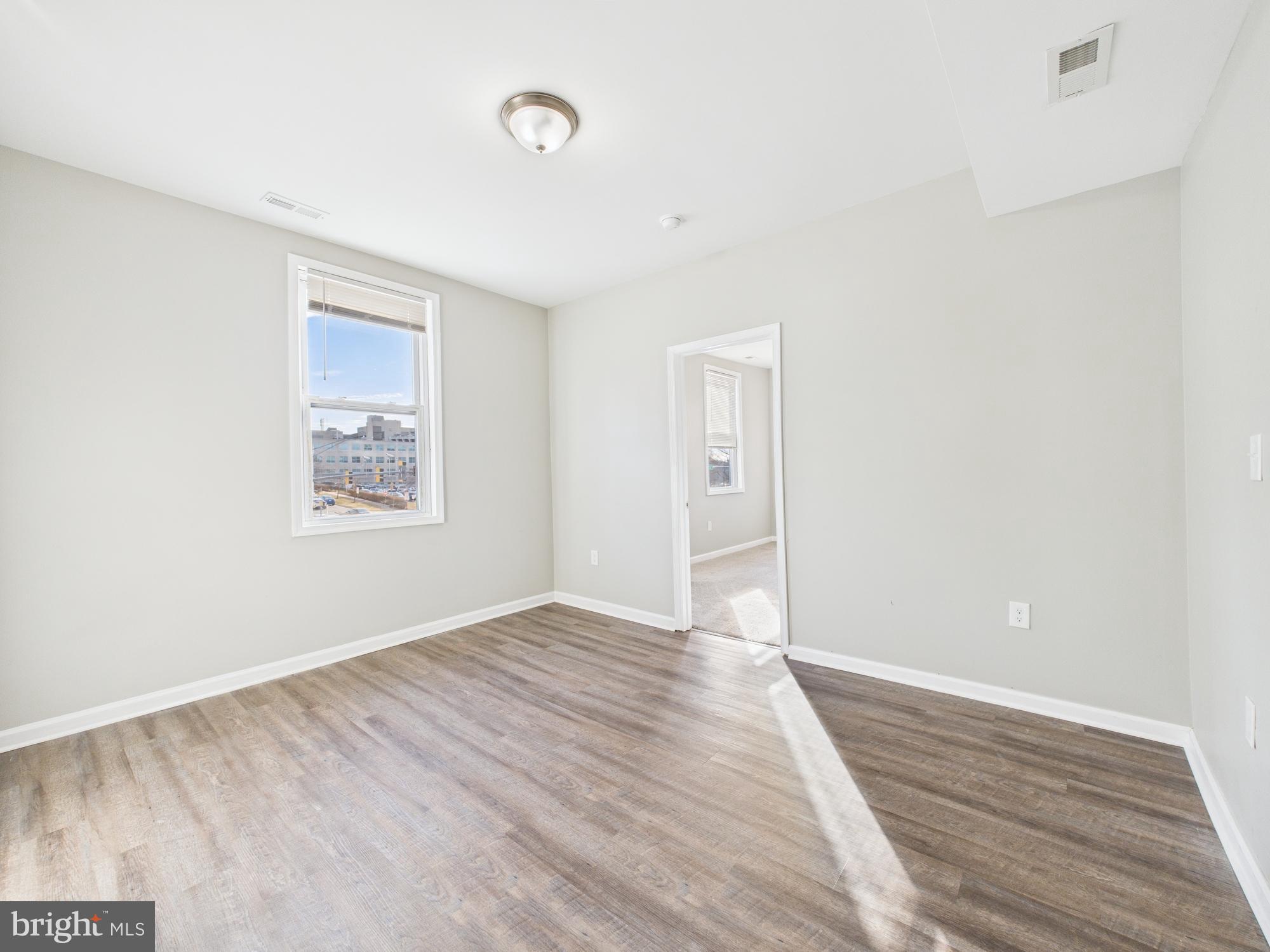 300 W CHESAPEAKE AVENUE W 4