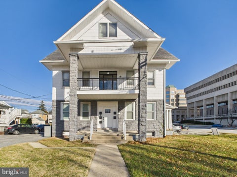 Homes For Rent - 300 W Chesapeake Avenue #4<br/> TOWSON, MD 21204