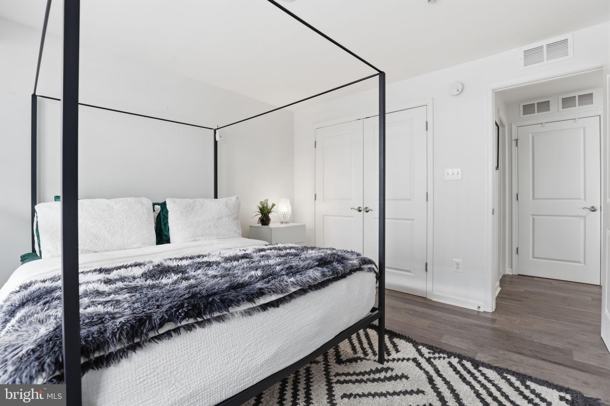 METRO POINTE - Residential
