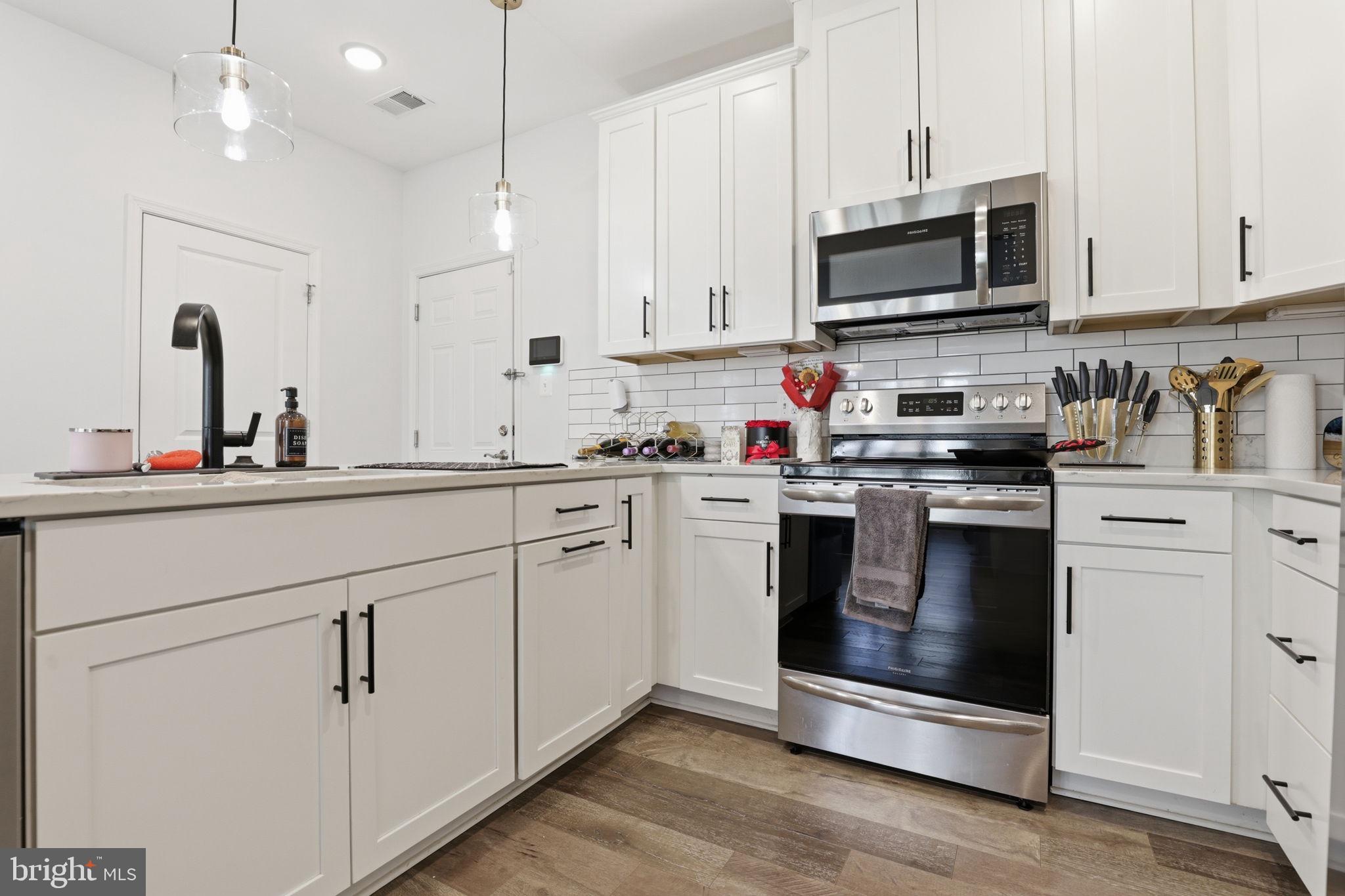 METRO POINTE - Residential