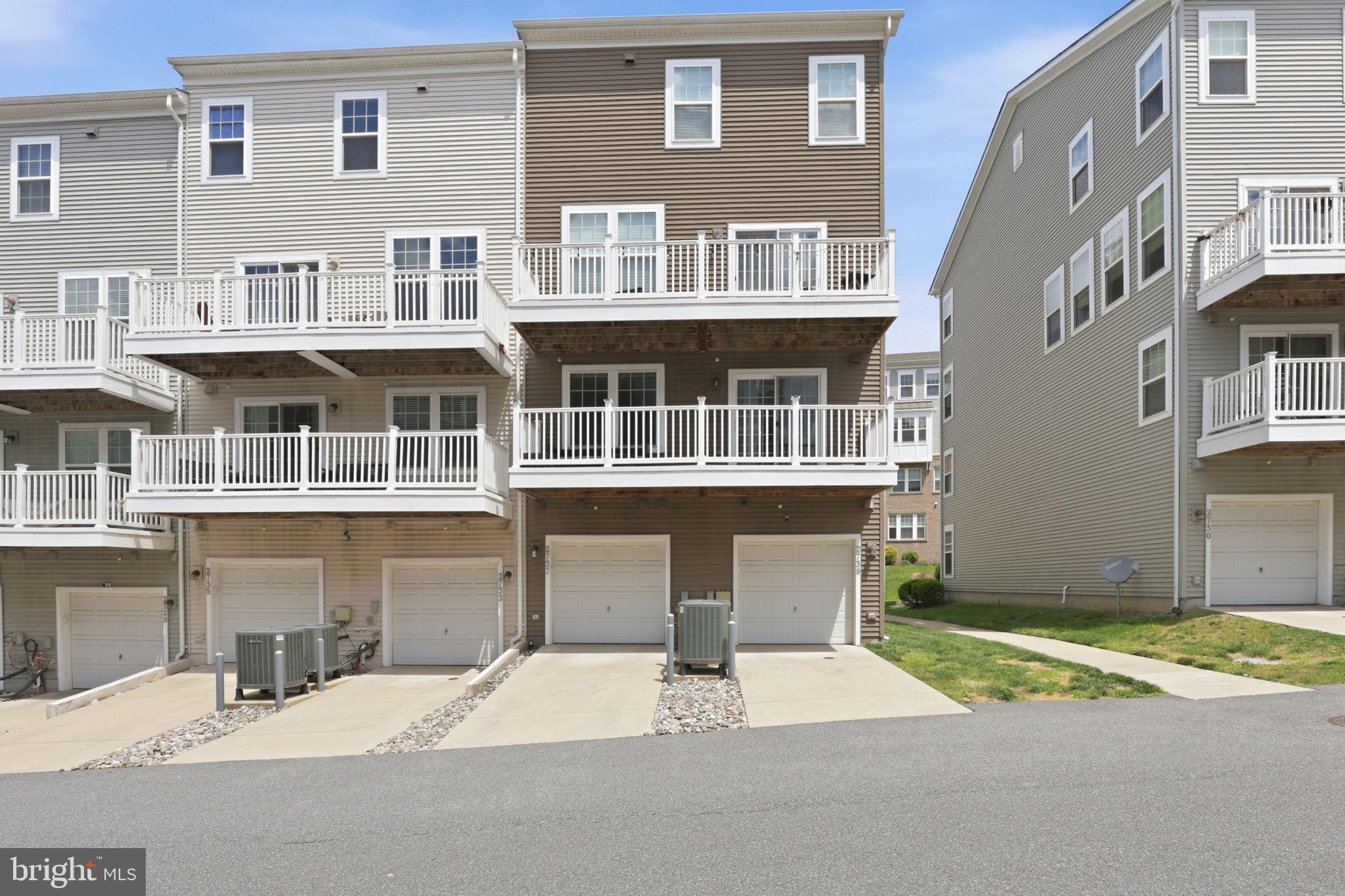 METRO POINTE - Residential