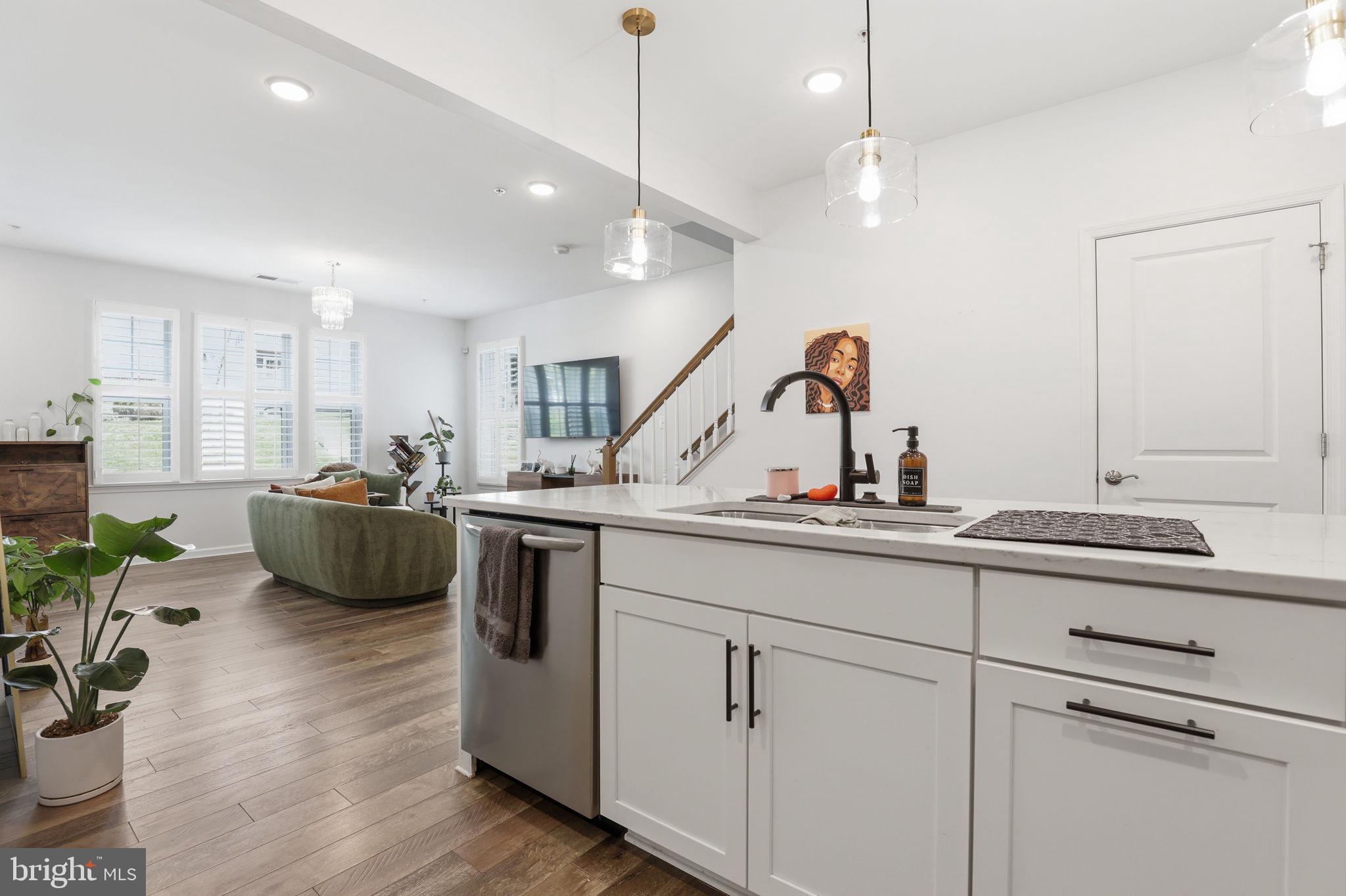 METRO POINTE - Residential