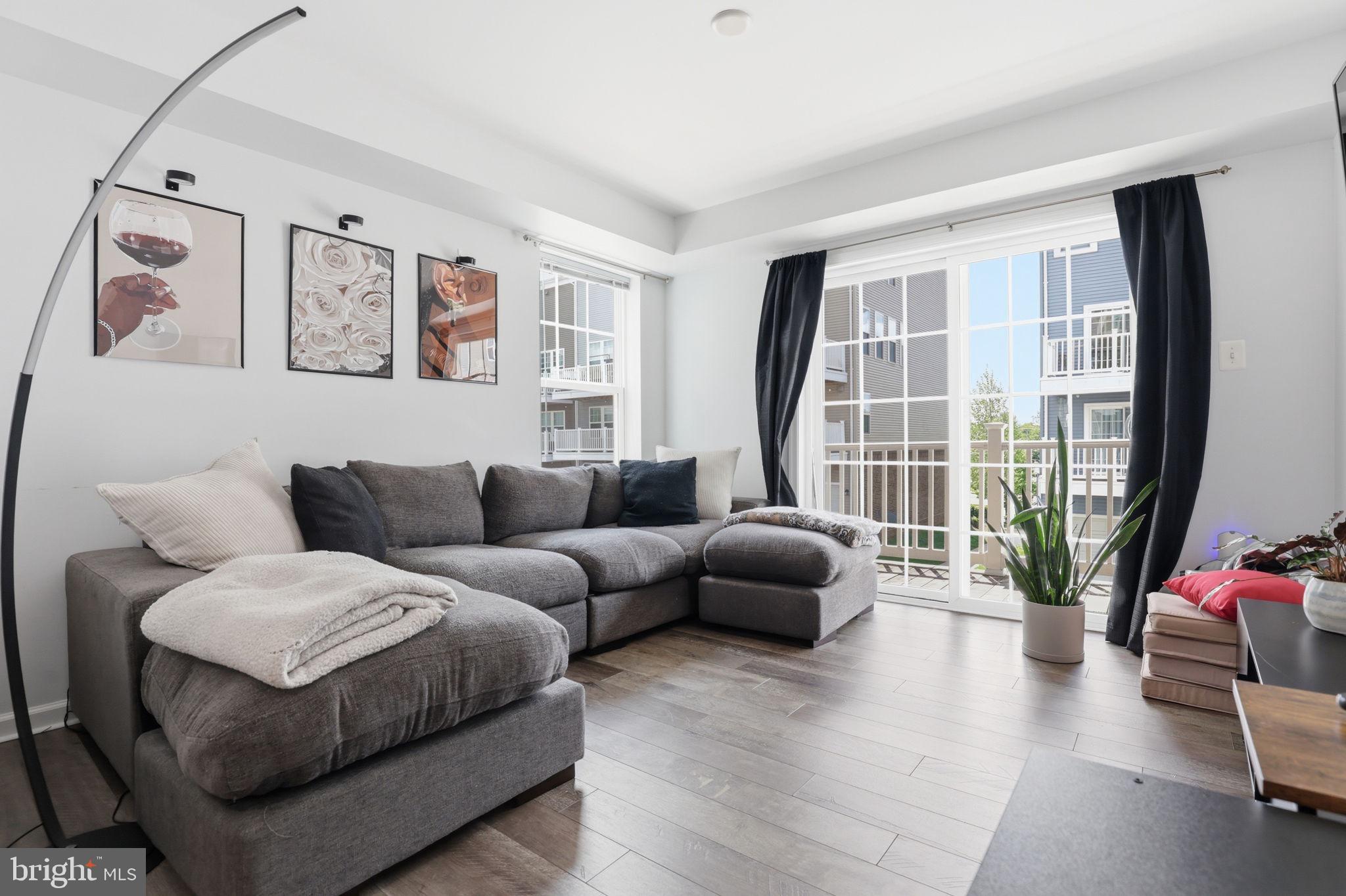 METRO POINTE - Residential