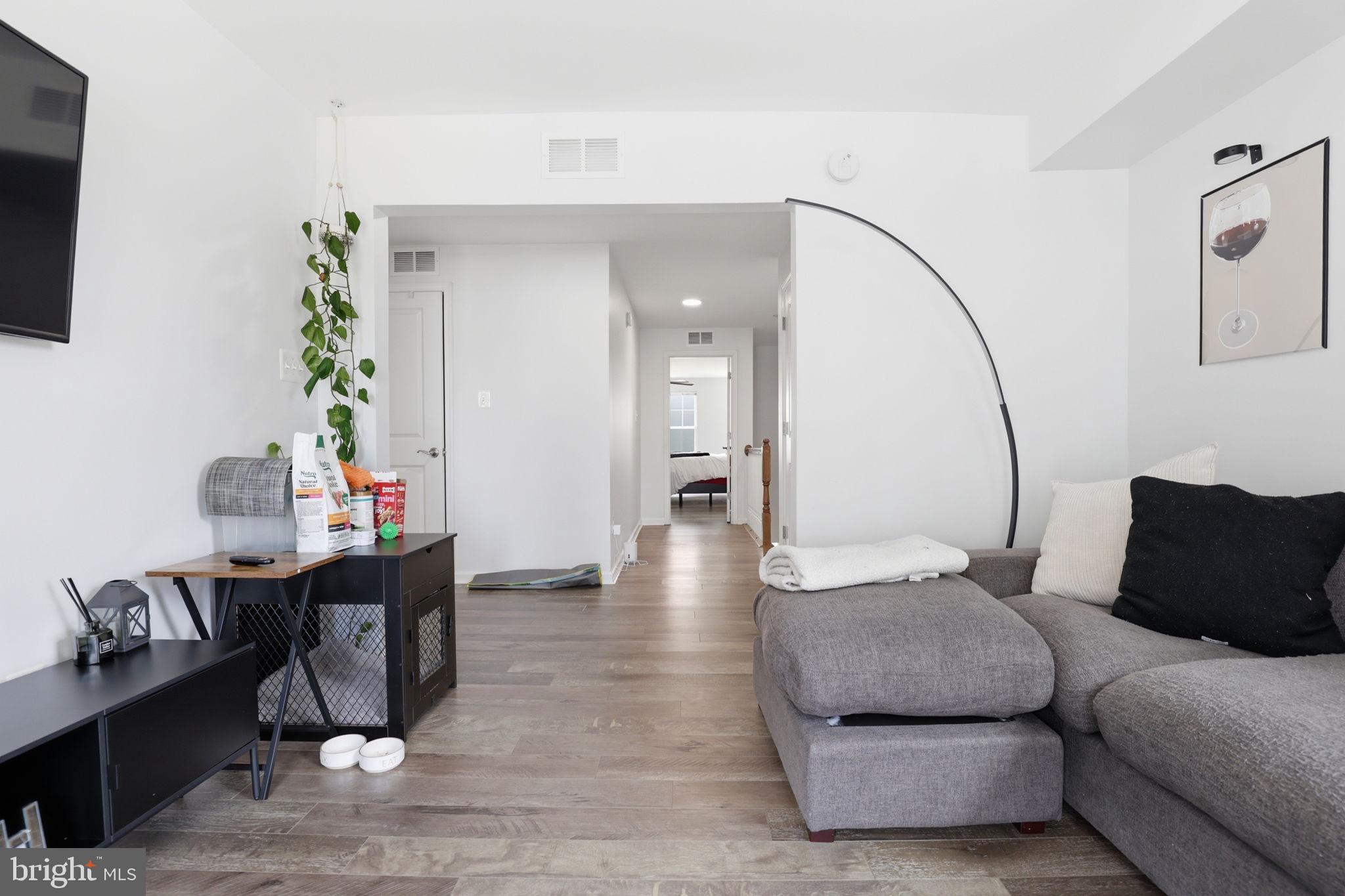 METRO POINTE - Residential