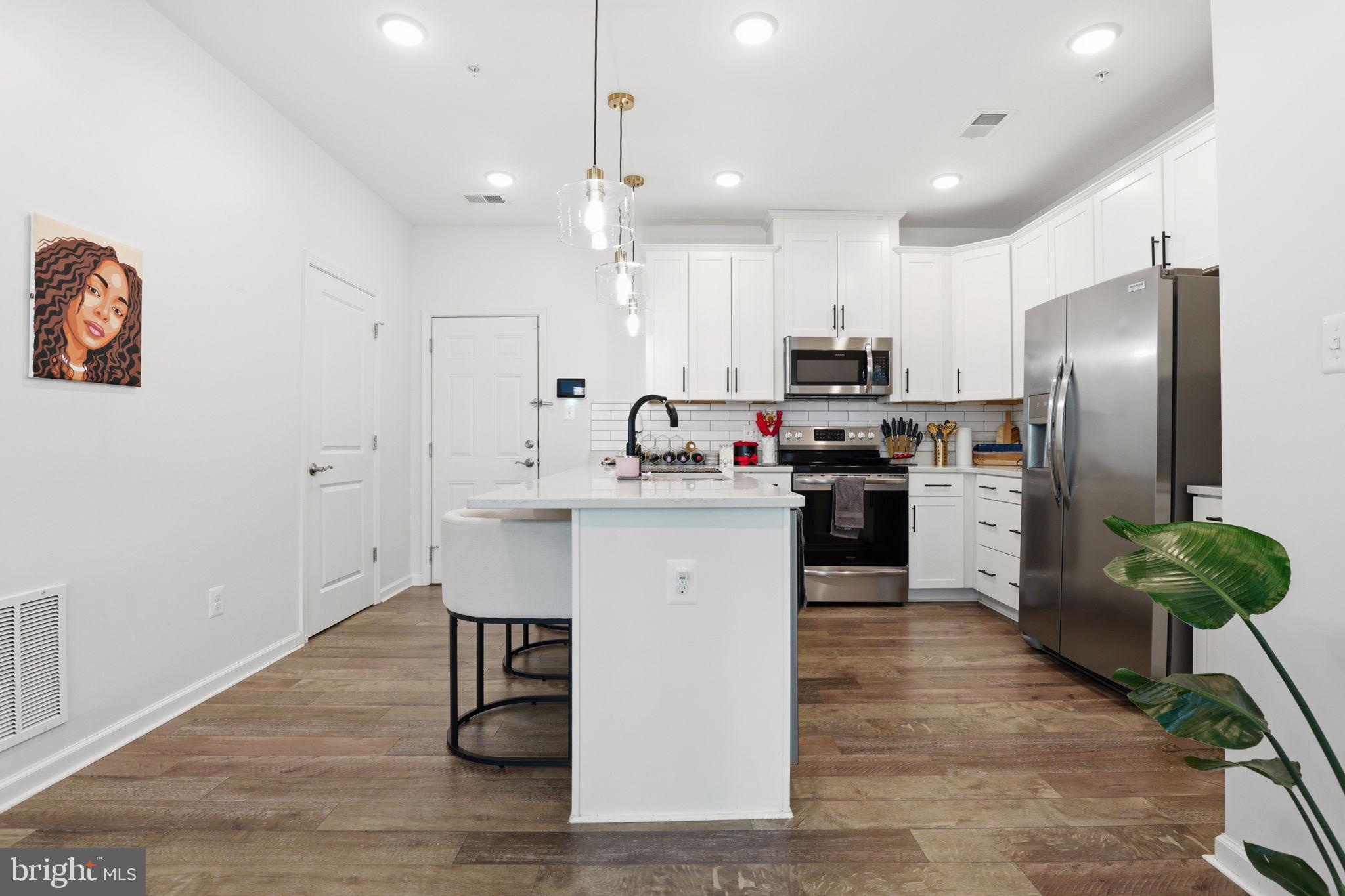 METRO POINTE - Residential