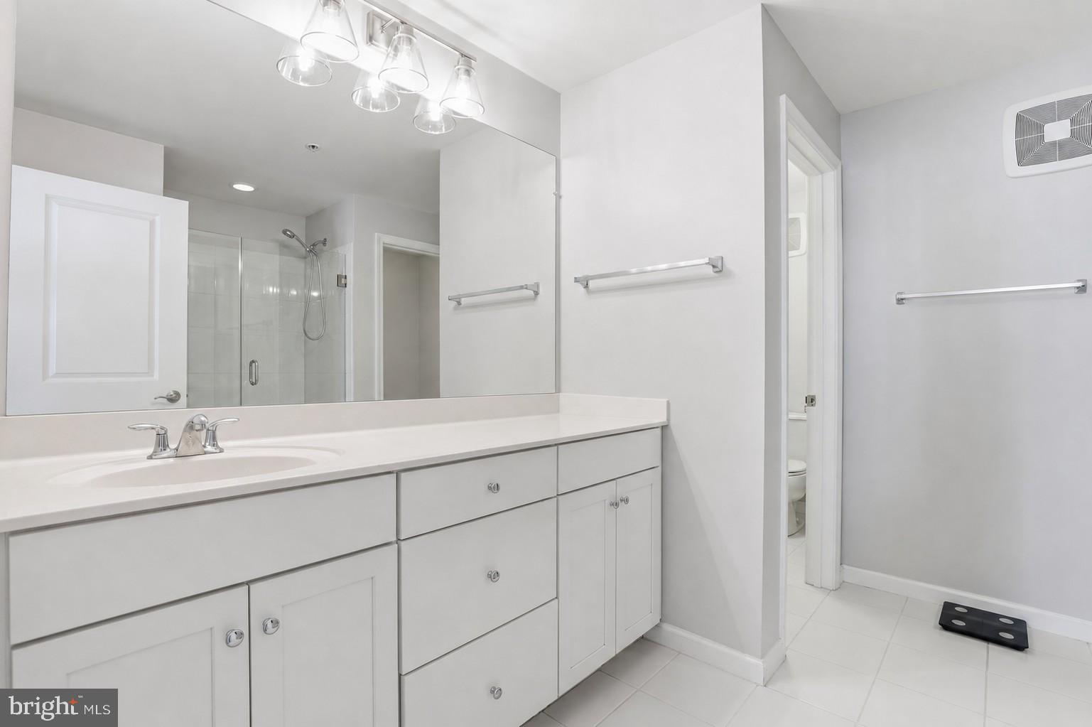METRO POINTE - Residential
