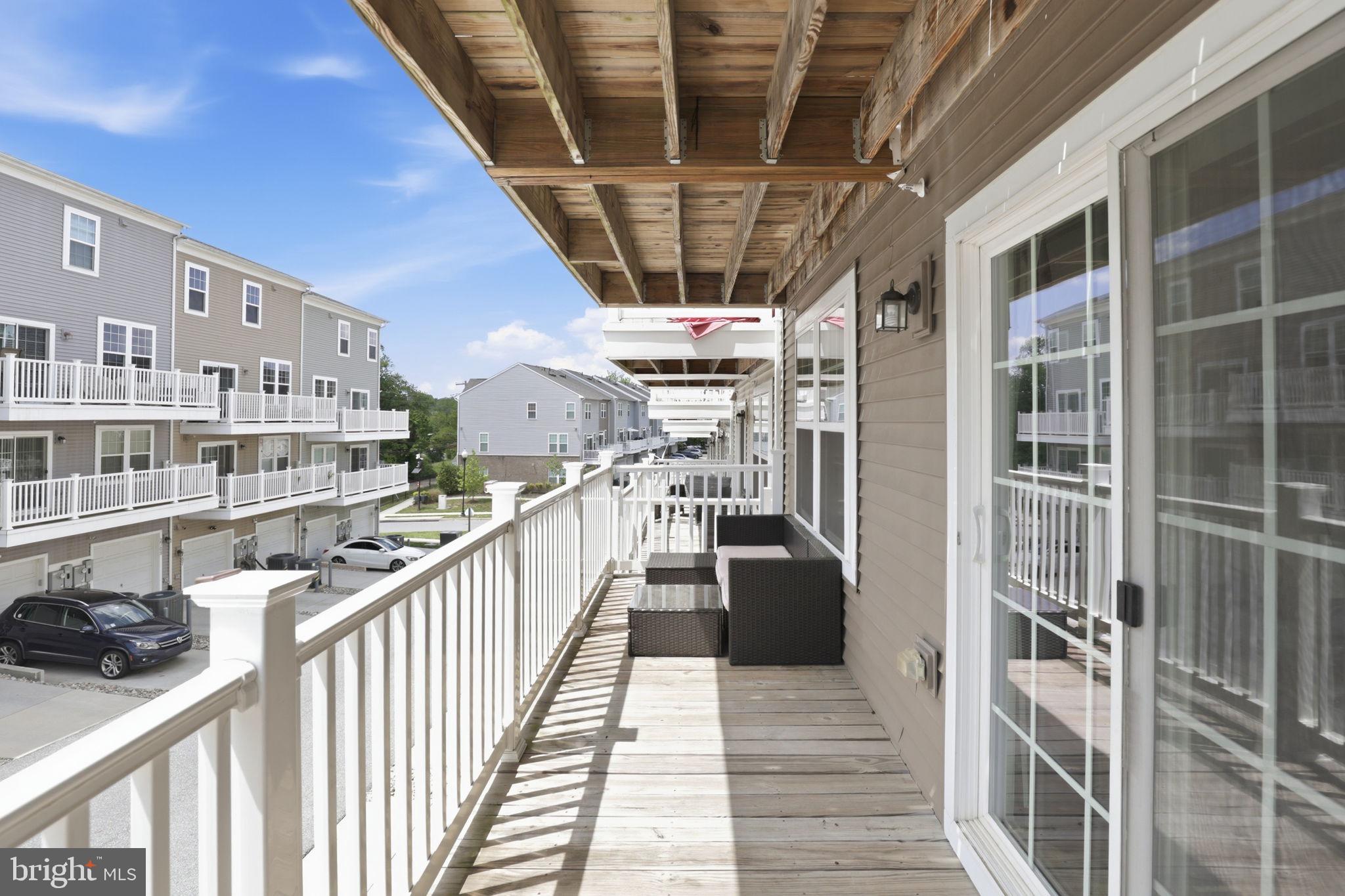 METRO POINTE - Residential