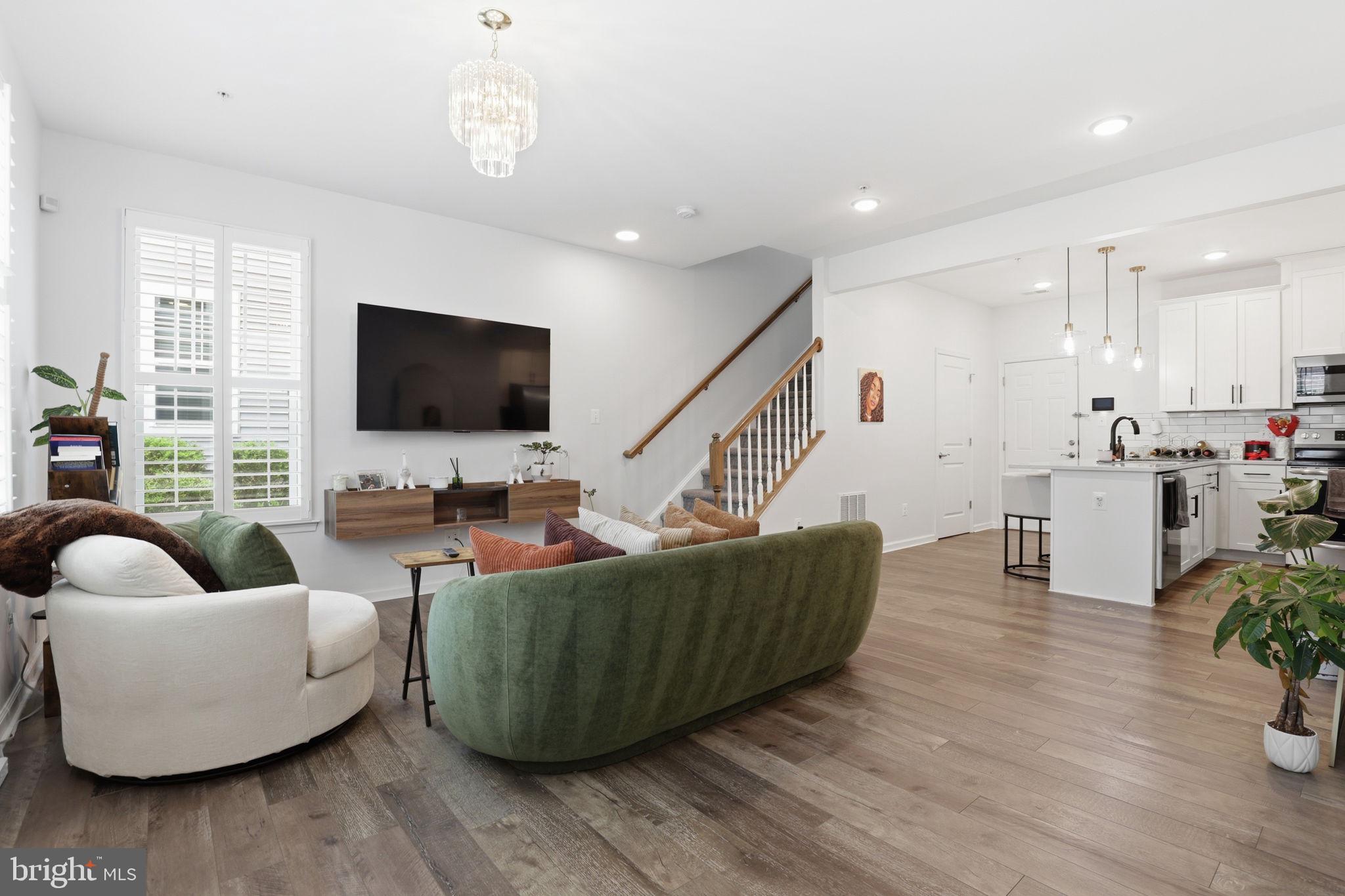 METRO POINTE - Residential