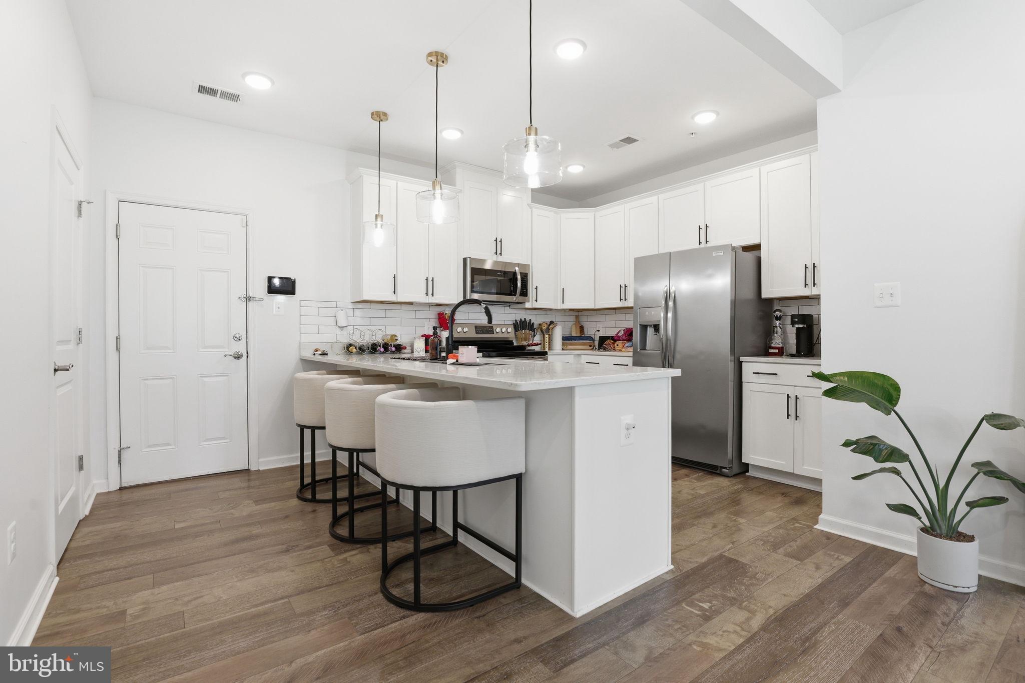 METRO POINTE - Residential