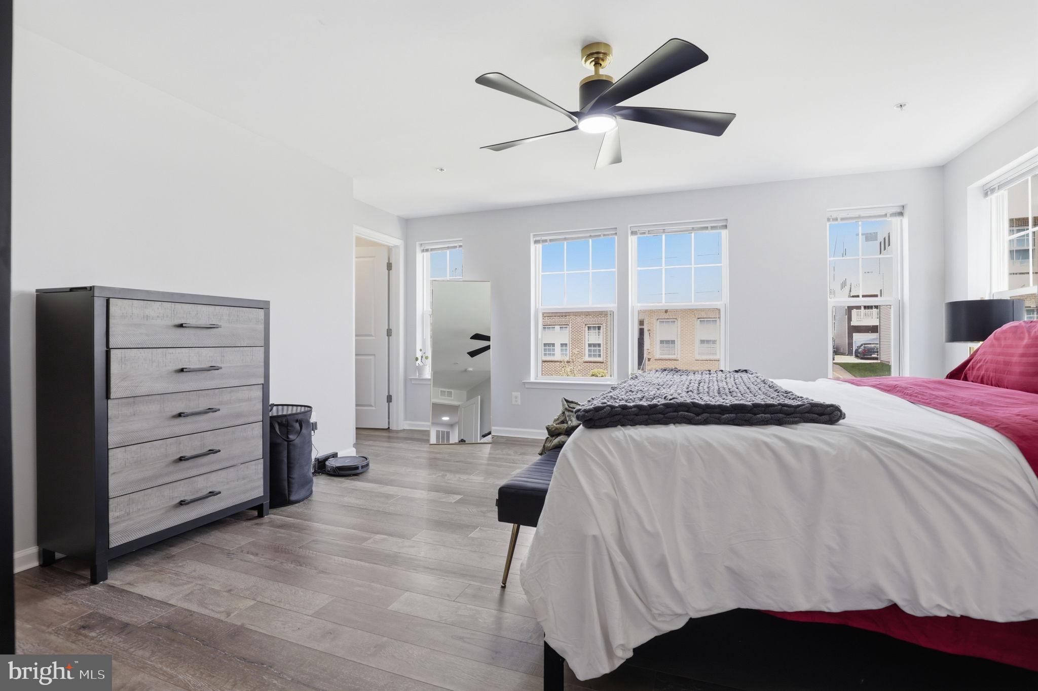 METRO POINTE - Residential