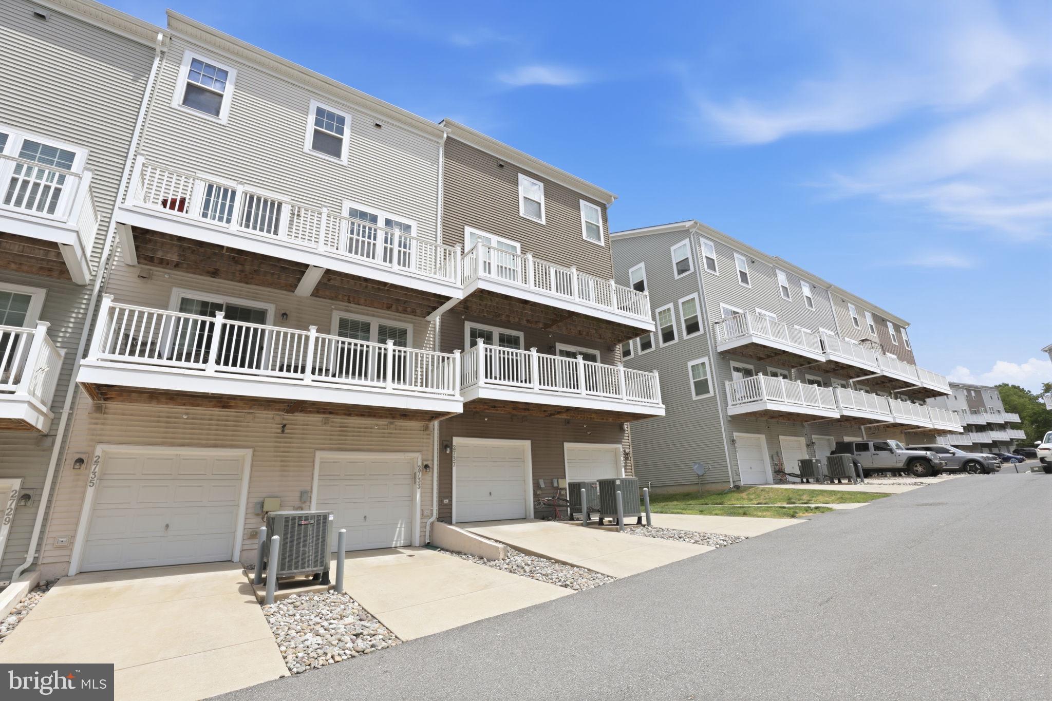 METRO POINTE - Residential